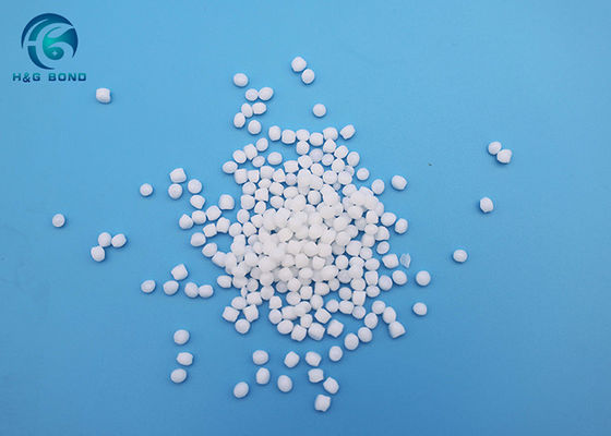 Witte smeltlijmkorrels